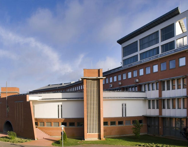 尼赖吉哈佐大学